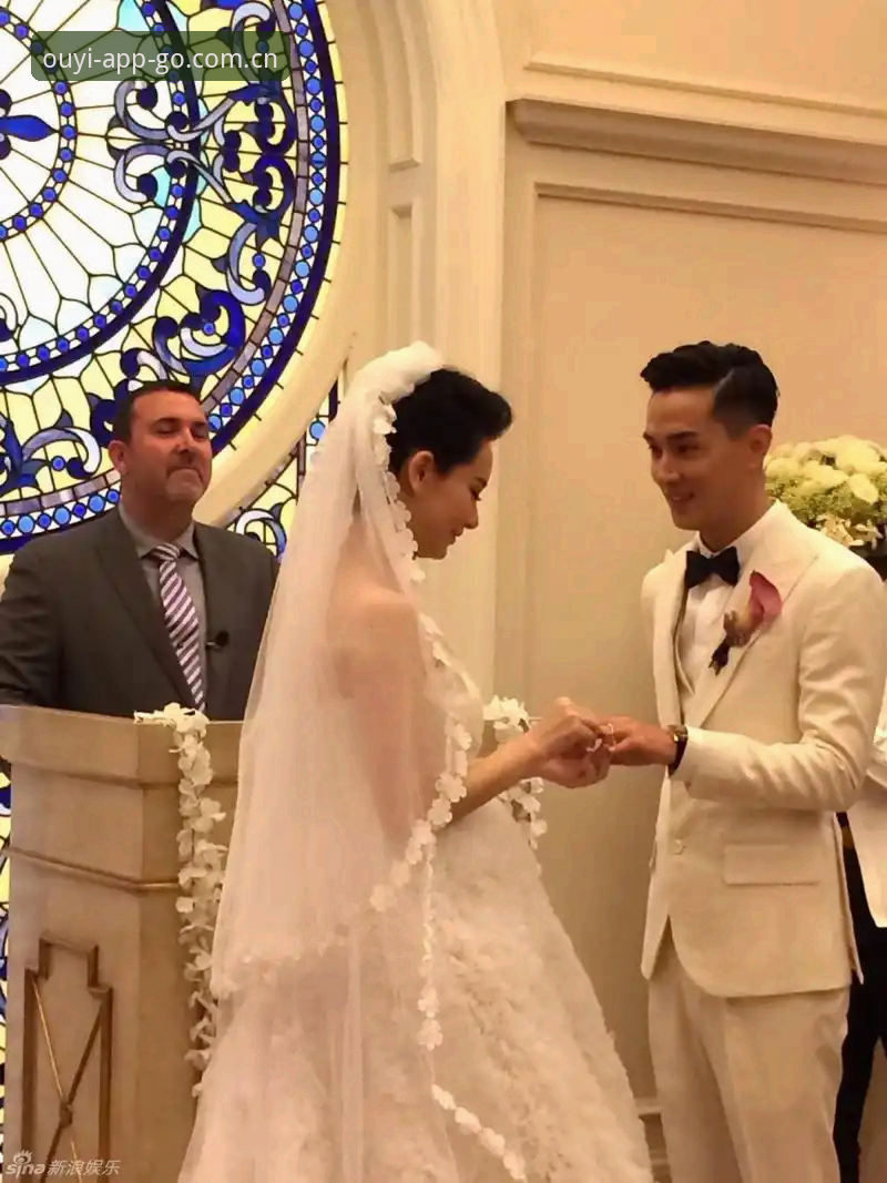国内fixture欧亿体育安卓 世界杯看台拥吻照热传,一场关于体育空间包容性的深度分析